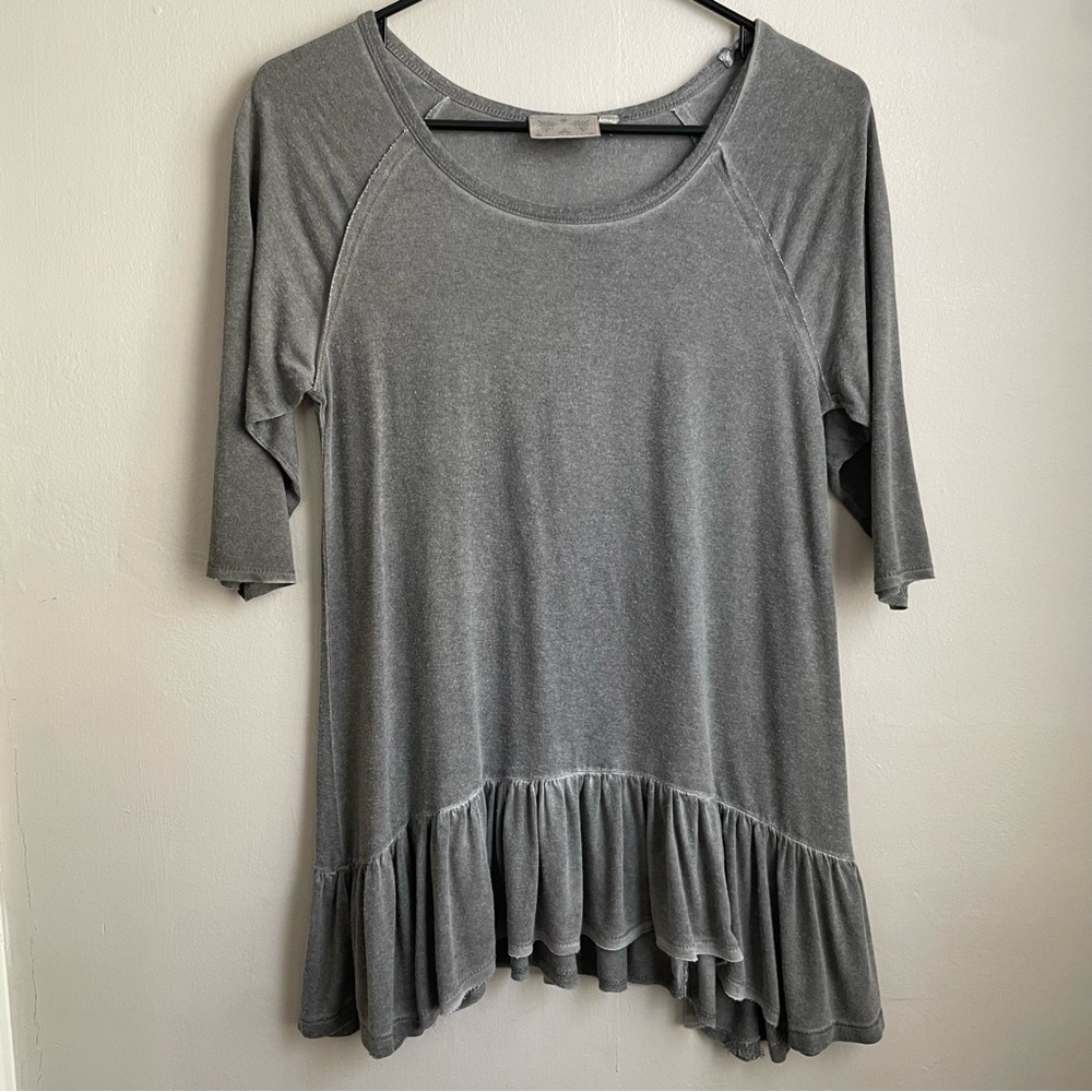 Dantelle Gray Ruffled 3/4 Sleeve Tunic Size Small